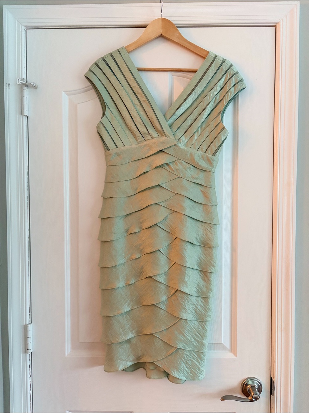 Adrianna Papell Sage Green Tiered Ruffle Cocktail Dress Size 4 Formal